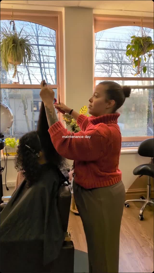 Keeping those curls on point! ✨ Maintenance day magic: a little trim, a boost of shape, and a whole lot of love...because fresh curls deserve fresh vibes. Ready to book your refresh? Comment ready below.
#pelhamny #curlyhair #westchesterhairstylist #westchestercurlspecialist #KissedbyKys