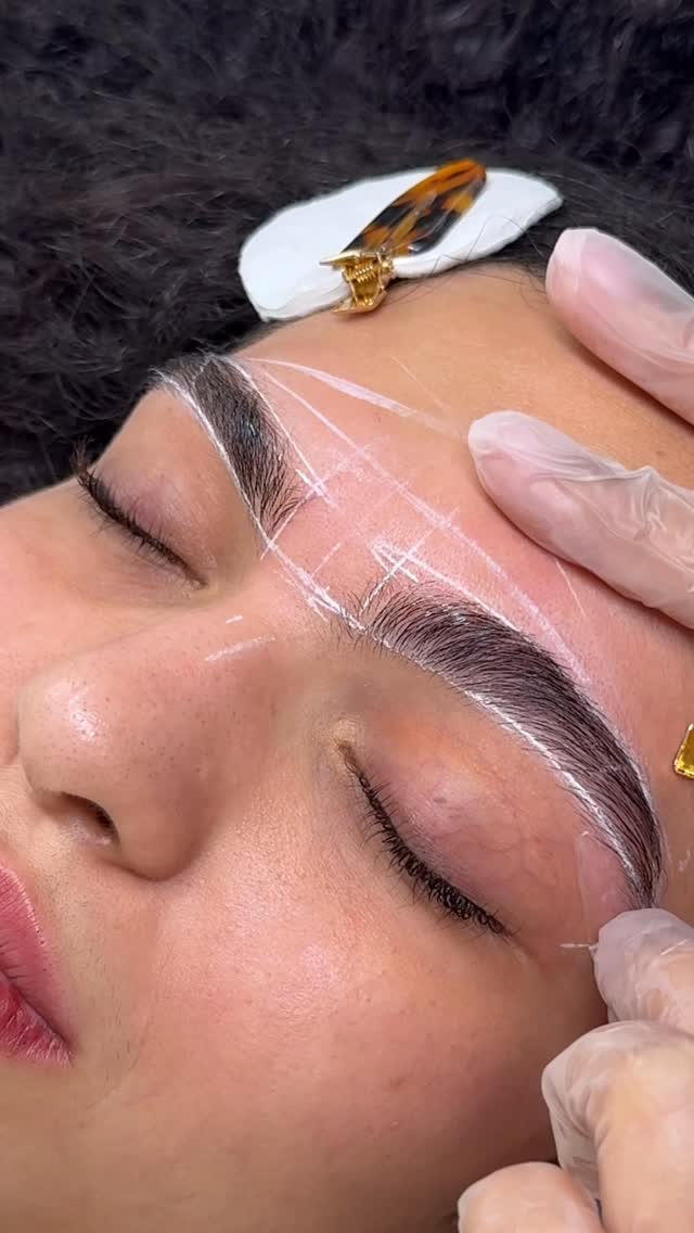 Not me laughing⦠šš
Service: Brow Sculpt & Lashifting
#browinbangkok #browwax #brow
