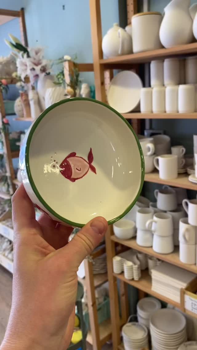 🦆 Some super cute pieces we spotted recently 🦆
We have lots of spaces to paint this weekend!! Please do message or call to book in. We’d love to see what you paint 🎨