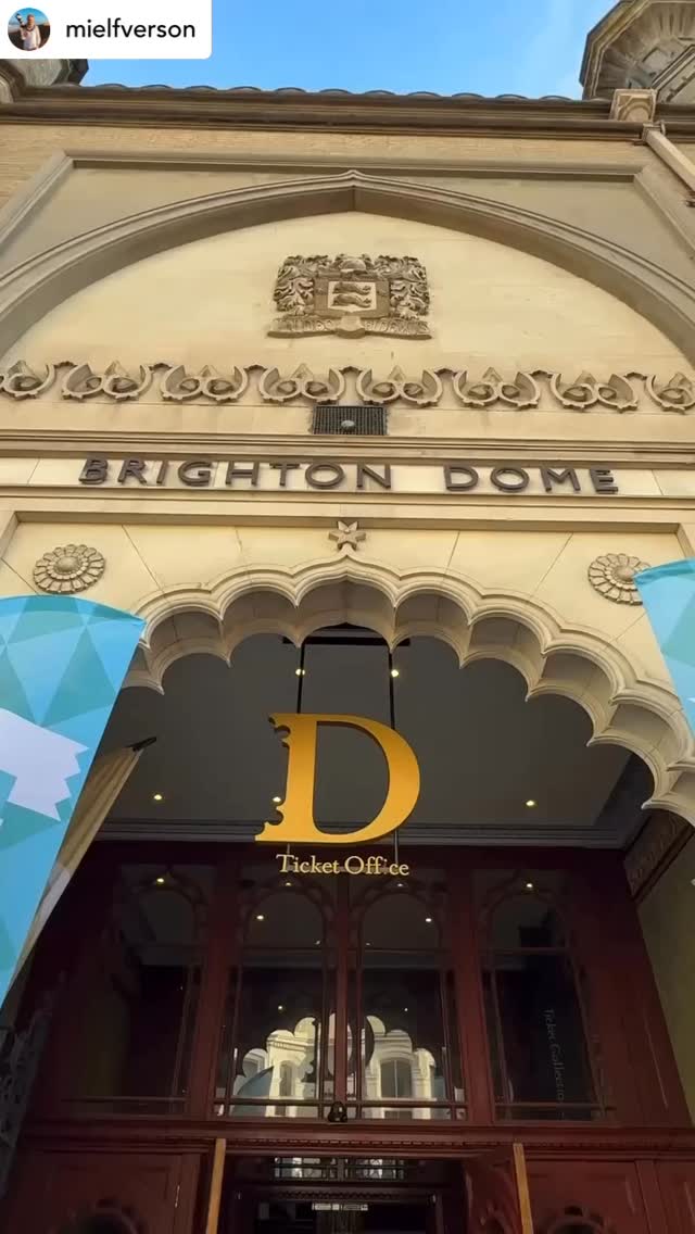 Get @reshare_app • @mielfverson A stunning evening at the Dome with the most talented and creative artists and performers entertaining the guests. Fabulously curated by the @theadelaidesalon for @artistsopenhouses at @brighton_dome
Music by @m3onmusic
#AdelaideSalon #Brighton&hove #thedome #AOH #Performance