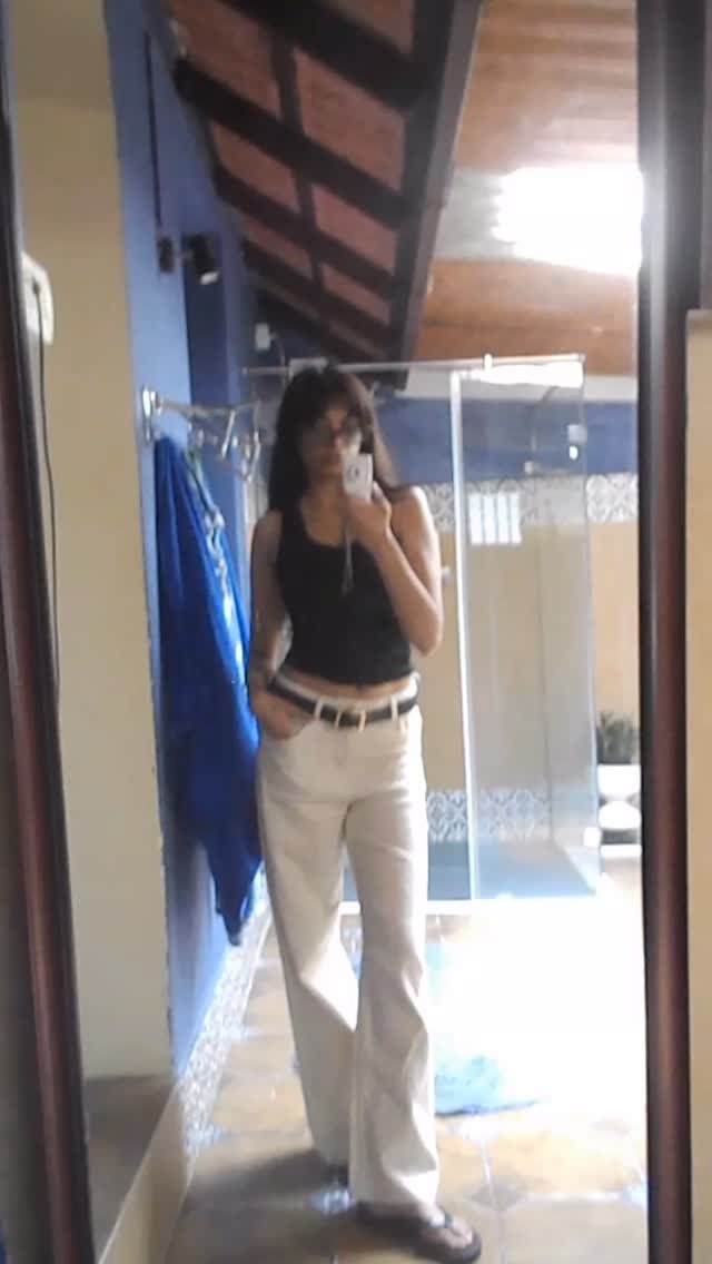 Outfit of the day 💗
Top: Zara
Jeans: Thrifted
Sunnies and belt: H&M
Chappals: Decathlon
#ootd💗 #fypreelsシ゚ #explorepage✨ #outfitoftoday #basic