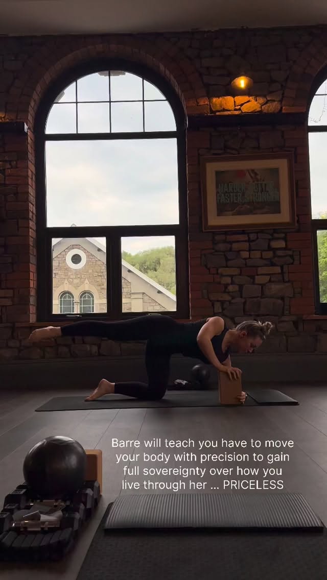 Learning to take up space
Learning how to move your body to build confidence
Learning how to have full control over how precisely you can move your body
Learning that movement is a beautiful expression of the soul
PRICELESS
#barre #barrefitness #barreworkout #somatic