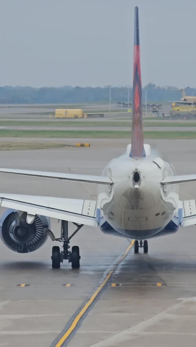✅️ Flight control surface check. The pilots of an Airbus A220 check the aircraft's rudder and elevator for proper operation as they prepare to taxi to the runway.
.
🏷 #airbusa220 #a220lovers #cseries #preflightcheck #aviationlovers