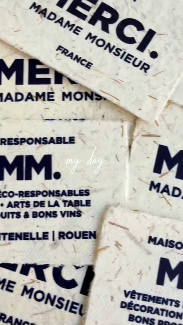 🤍Quand tes cartes de visite sont tellement belles… qu’elles méritent leur propre reel.
Chez Merci Madame Monsieur, on aime les détails qui font la différence.
Des cartes fabriquées en papier et coton reconstitué, au toucher unique et au charme évident.
Parce qu’une première impression compte, autant la rendre inoubliable.
#mercimadamemonsieur #cartedevisite #design #madeinfrance