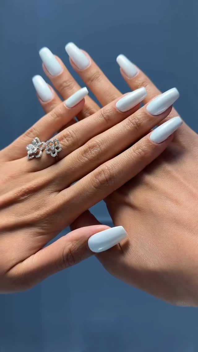 New spring colours just launched🤍
Discover our pastel palette with our new gel brand, Biblioteka, now introduced at Blanche. For an extra touch of shine, don’t forget to add pearl powder 🧊
Nail tech: Marianna