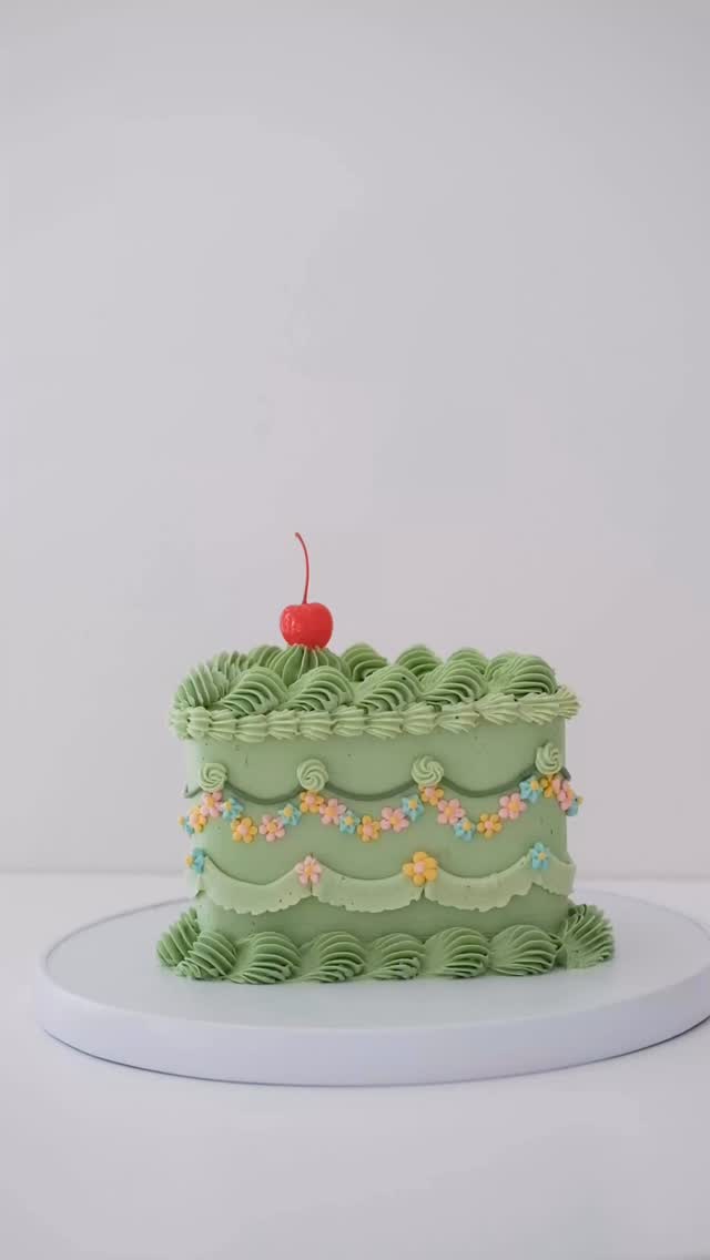 CAKE 🎂
Perfect cake for a Perfect day !!
Happy Friday 🎉#cakecake #onlinebakery #customcakes #lovecake #celebrationcake