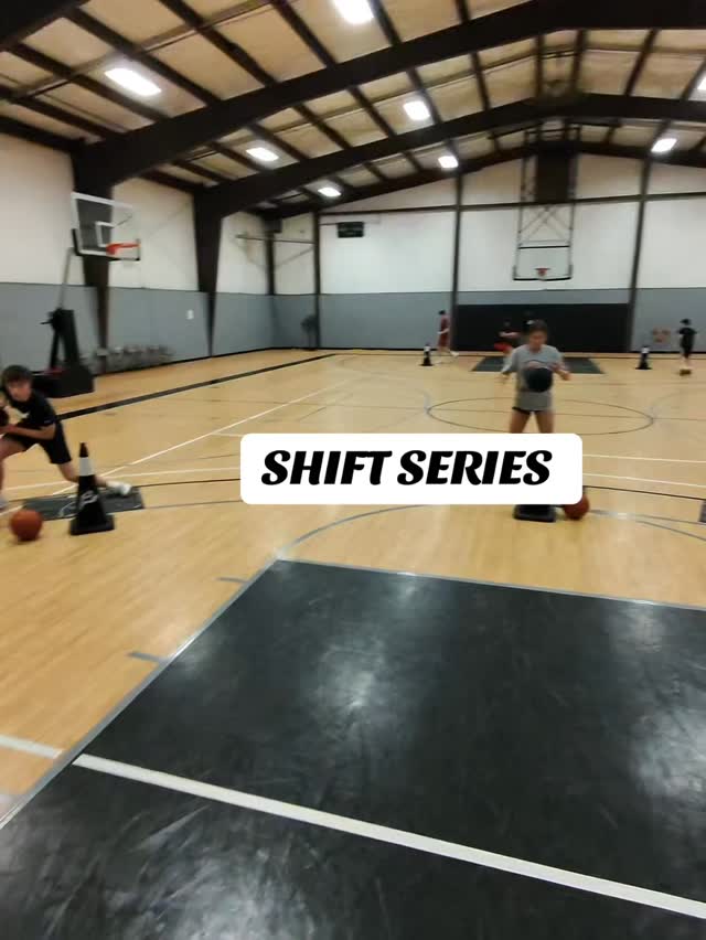In our Workout sessions we like to spend time working on shifting the body. This involves rolling the ankles and droppping the knee in.
#Pro #Training #Basketball #sports #ProfectYourGame