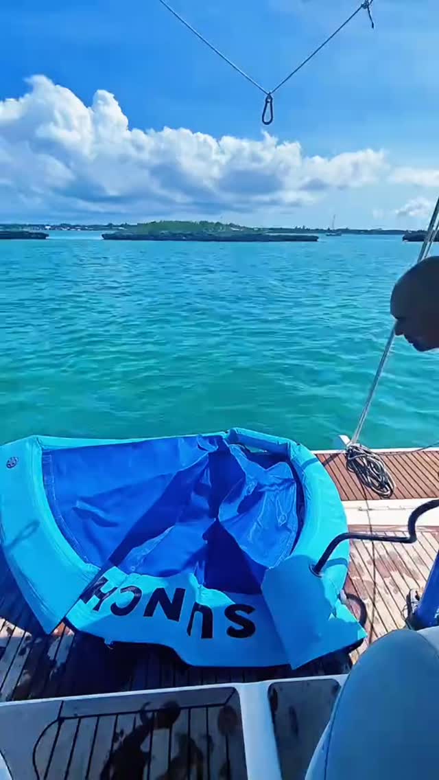 POV: your "new office chair" floats 🪑🌊
Abaco days hit different in the @Sunchill. Come see why we never left.
#catamaranlife #BahamasLife #Sunchill #IslandLife #KitesurfLife