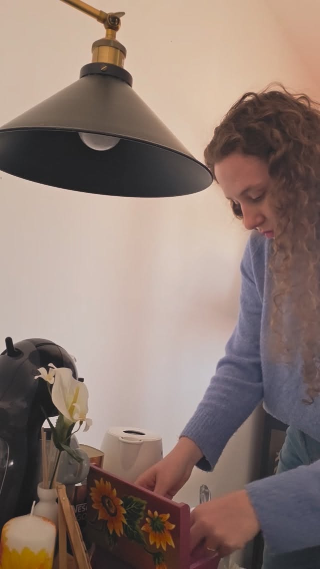 "Romantizando" os pequenos detalhes de uma folga com uma longa lista de tarefas.
No meio da fadiga do dia a dia, olhamos para Aquele que é a razão da nossa alegria, do nosso viver e da nossa satisfação.
Obrigada, querido Senhor, pelas Tuas bênçãos, pelo sol e por detalhes que fazem a nossa vida única. 🌻