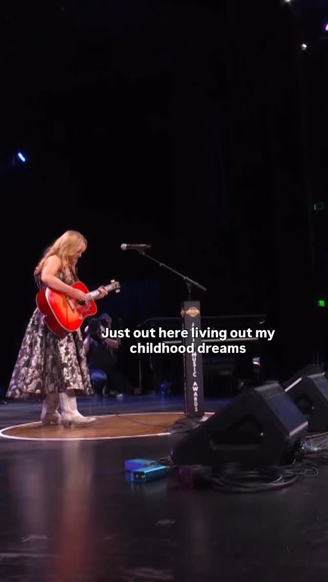 Grateful!💜still have goosebumps..@josiemusicawards #nashville #josiemusicawards
#nashvillemusic