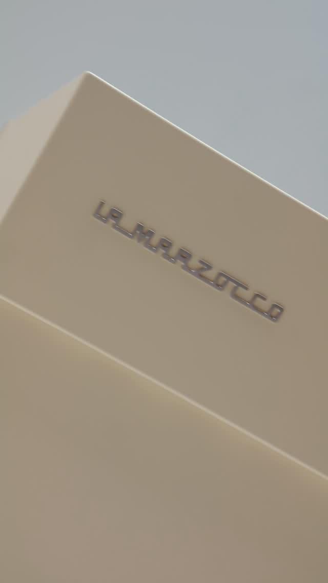 Crème.
Warmer range of neutrals that pairs well with wood and other natural materials, bringing a softer presence to the machine.
Available now on the Linea Mini, Linea Micra and Pico.
Arriving late summer.