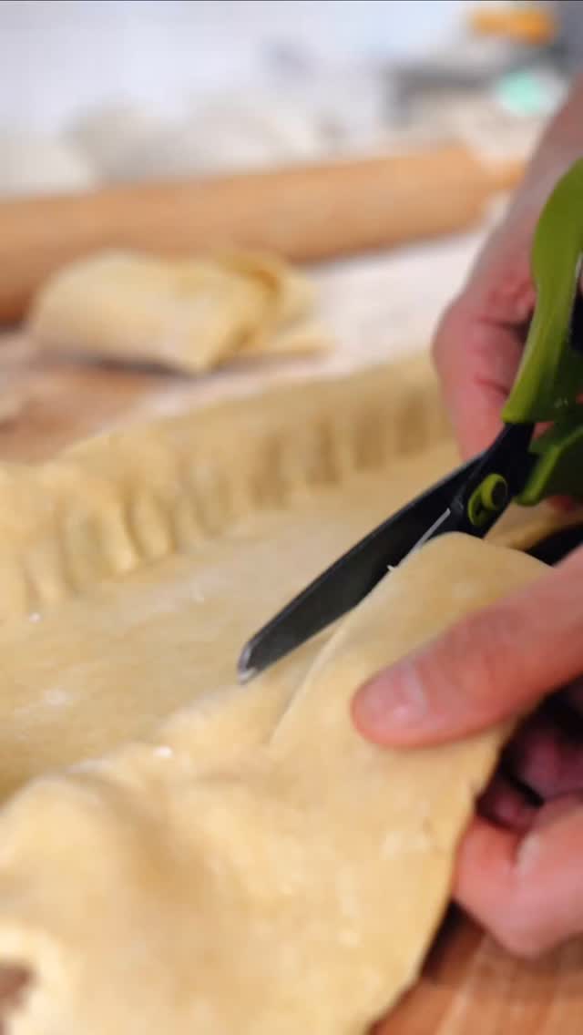 Mother’s Day specials are getting ready in the kitchen ❤️
There’s still time to place your order for pavlova, passion fruit tart, and artichoke tart on our website or app under catering.