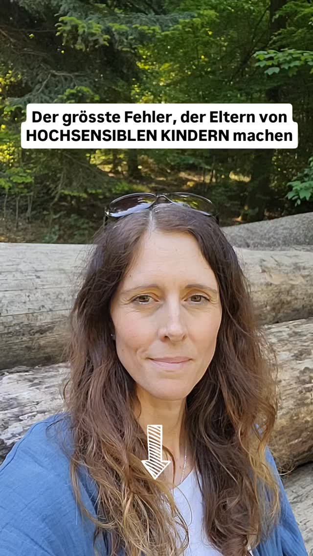 Auch ich habe diesen Fehler gemacht:
Dein hochsensibles Kind spricht über seine Empfindungen und Gefühle - und du nimmst es nicht ernst und denkst, es übertreibt. Das ist schnell passiert im hektischen Alltag, hat aber schwerwiegende Folgen.
🚫 Wenn du das immer wieder tust, denkt dein hochsensitives Kind, es liegt falsch und vertraut irgendwann den eigenen Empfindungen nicht mehr.
✅️ Nimm die Aussagen über die Empfindungen deines sensiblen Kindes ernst, auch wenn du sie nicht nachvollziehen kannst. Es übertreibt nicht, sondern spürt viel mehr als andere. Das gilt auch für eigene Körperempfindungen und Gefühle.
➡️Folge mir für mehr Wissen und Tools zum Umgang mit hochsensiblen Kindern.
➡️Speichere dir dieses Video ab, damit du es im Notfall zur Hand hast.
Herzlich, Jacky 🦋