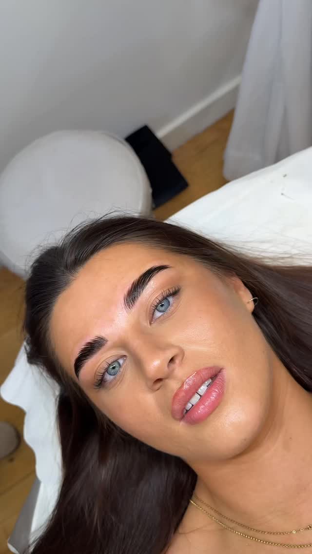 The lashes + brows speak for themselves 🫰🏼
Train in lashes and brows at our Essex or London academies | discover + book via the link in our bio.
Finance available | beginner friendly | ABT Accredited