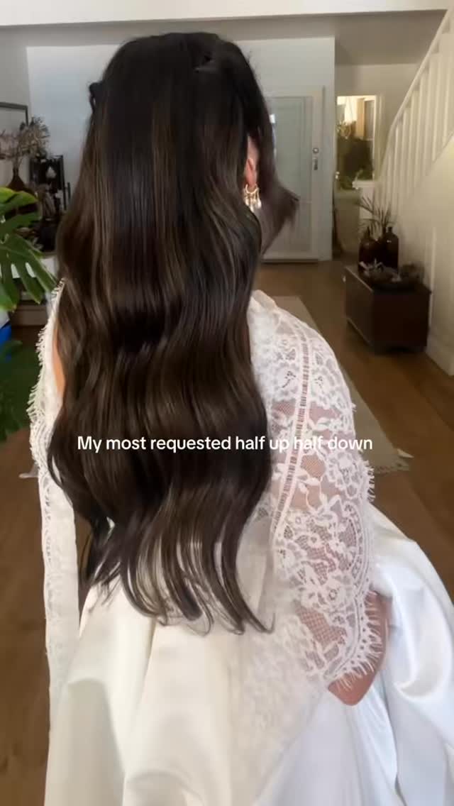 My most requested half up half down style atm …
Would you wear this for your big day ?
If you are still looking for a bridal hairstylist for your 2027 wedding my books are open and dates are filling quickly with March and April almost fully booked 🙈
Dm me to check your date or reach out in the link in my bio via website 💕✨
#weddinghair #huntervalleywedding #midnorthcoast #portstephens #newcastlehairstylist