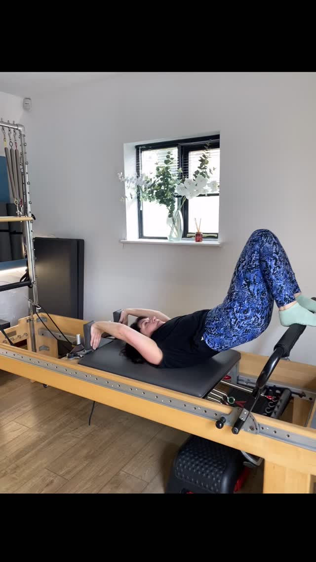 Can we take a moment to appreciate our incredible client and her perfect Semi-circle.
We wanted to work on spine mobility and this’s exercise is great for it.
With the extra space to drop the hips into it allows for a great range of movement and with the arms over head it creates a challenge, as tight shoulders will make it hard to flex the spine in to the bridge.
Have you tried Semi-Circle?
#pilates #reformerpi̇lates #foryoupage