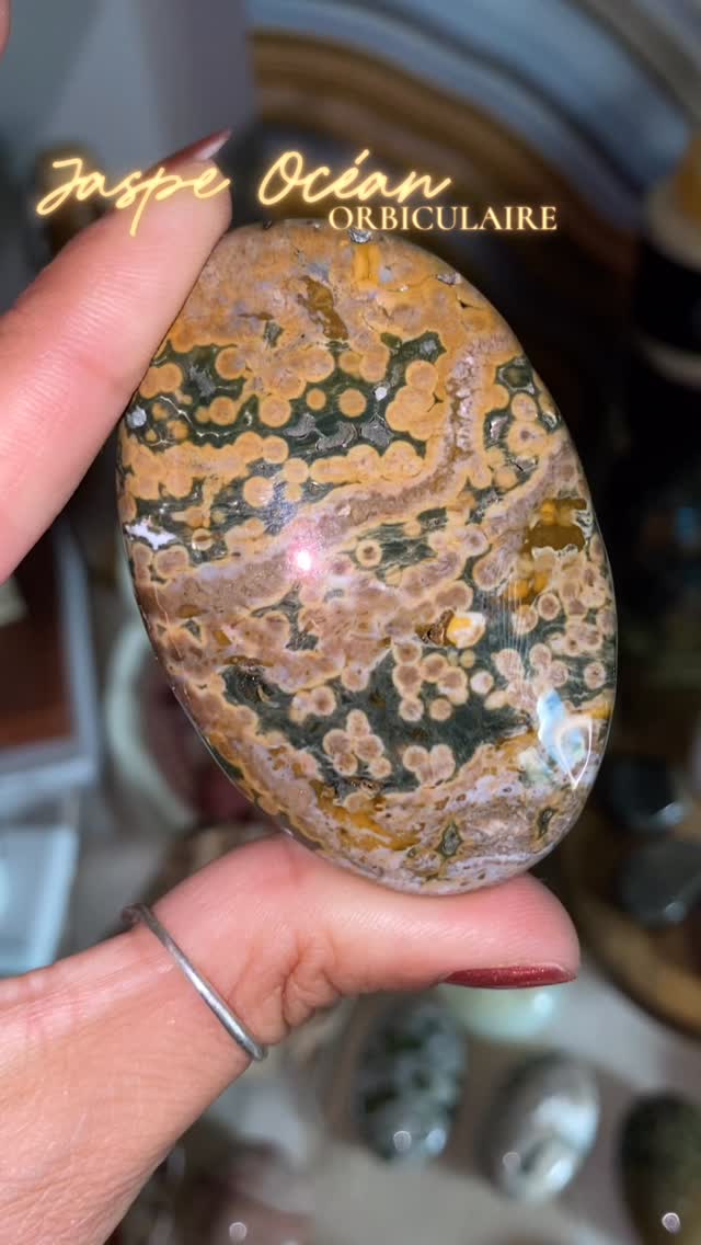 Ces galets de Madagascar 🇲🇬 sont absolument magnifiques 🤩 vous êtes plutôt team jaspe océan ou jaspe polychrome ???DITES MOI TOUT JOLIES ÂMES 🙌🏼💎
#oceanjasper #polychromejasper #madagascar🇲🇬