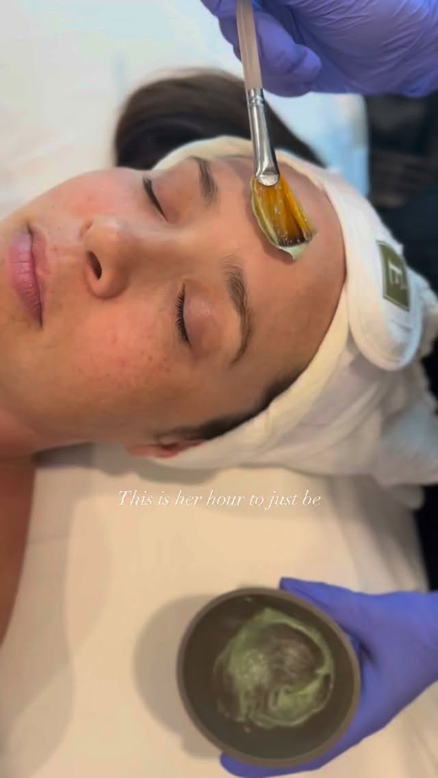 An hour where sheās not needed.
Not answering questions.
Not thinking about whatās next.
Just being.
Facials at BodyWorks arenāt just about skin, theyāre about giving her space to fully check out, even if itās just for a little while.
Motherās Day is close. š