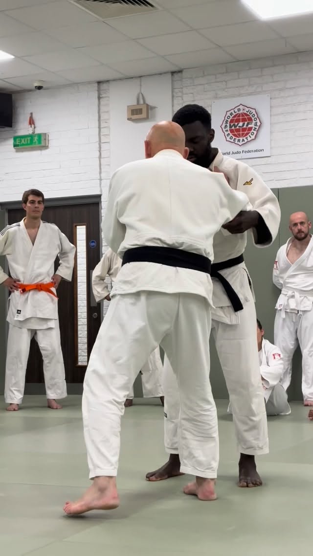 Tai Otoshi with @sampsonjudo 👀