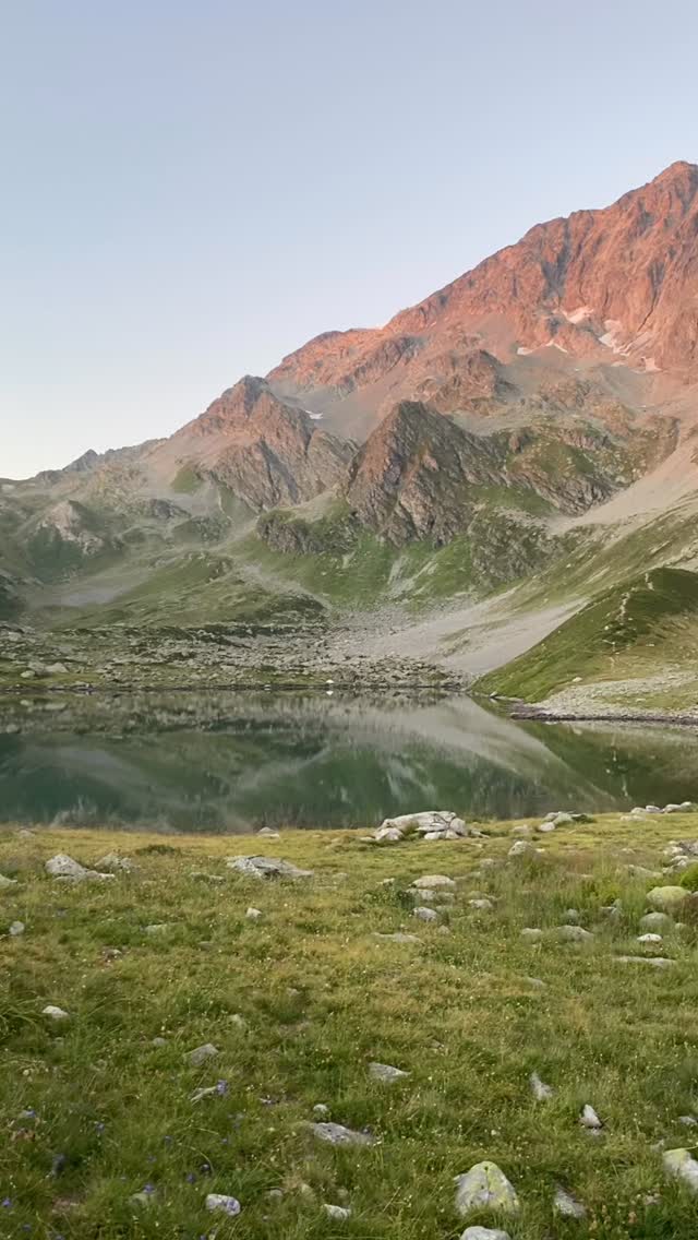 passion cailloux et cacahuètes 🥜 mais je serais pas contre du saucisson et du fromage une fois arrivée en haut quand même.
nature • rando • travel planner • sur mesure • voyage