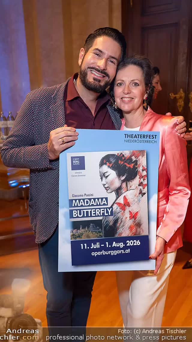 Let’s OPERA ❣️ bei der Präsentation des Theaterfestes Niederösterreich @theaterfest_noe kamen wir ALLE zusammen um unser vielfältiges Festspiel Programm 2026 vorzustellen 🎶 Heuer bei mir in GARS 🔜 MADAMA BUTTERFLY 🦋 KulturBURG 🏰 EventBURG 🎭 Da ist wirklich für jeden Geschmack etwas dabei 👍 www.operburggars.at ℹ️ Ich freu mich schon auf euch 🌞 🎶 🎭 🏰 🌟😎 @clemensunterreiner @operburggars_official #ClemensUnterreiner #theaterfestniederösterreich #operburggars #madamabutterfly #summer 📸©️CU | Doris Zucker | Oper BURG GARS | A. Tischler | Theaterfest Niederösterreich