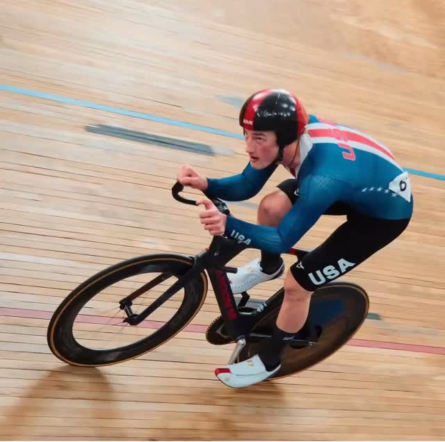 @merrick.gallagher putting in some work.
@filipfunkphoto
#rocket7 #customcyclingshoes #cyclinglife #customshoes #velodrome