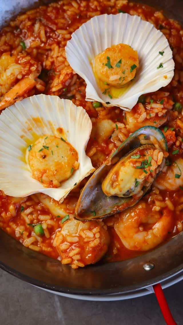 Ocean comfort in a pan 🌊🔥
Our Ocean’s Risotto is loaded with scallops, prawns, mussels and calamari, slowly cooked in a rich tomato seafood stock until every grain is packed with flavour. Perfect for these cooler Melbourne nights.
BellezzaRestaurant #MalvernRestaurants #MelbourneFoodie #SeafoodRisotto #RisottoLovers