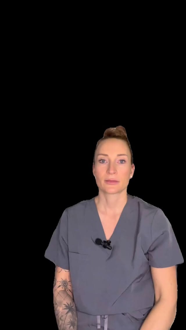 Kann deine Ernährung der Grund für deinen Haarausfall sein?
Ja und viele merken es zu spät. ⏰
Ich sehe das in meiner Arbeit immer wieder.
Menschen kommen zu mir, weil ihre Haare dünner werden oder plötzlich mehr Haare ausfallen.
Und oft denken sie zuerst an Stress, Gene oder Alter.
Aber manchmal liegt die Ursache viel näher:
Zu wenig Eiweiß, einseitige Ernährung, Nährstoffmangel nach Diäten oder schlicht zu wenig Energie für den Körper.
Haare sind kein lebenswichtiges Organ.
Wenn dem Körper etwas fehlt, spart er zuerst dort.
Deshalb ist es so wichtig, nicht nur Symptome zu behandeln, sondern die Ursache zu verstehen.
Denn nicht jeder Haarausfall braucht sofort eine Behandlung.
Manchmal braucht er einfach eine ehrliche Analyse und die richtigen Informationen.
Wenn du das Gefühl hast,
dass sich bei deinen Haaren etwas verändert hat:
Ignoriere es nicht. Je früher man hinschaut, desto besser kann man handeln.
SHÆDE — Haarlösungen & Haaranalyse in Potsdam
Für Menschen, die verstehen wollen, was wirklich hinter ihrem Haarausfall steckt.
#haarausfallstoppen #haaranalyse #nährstoffmangel
