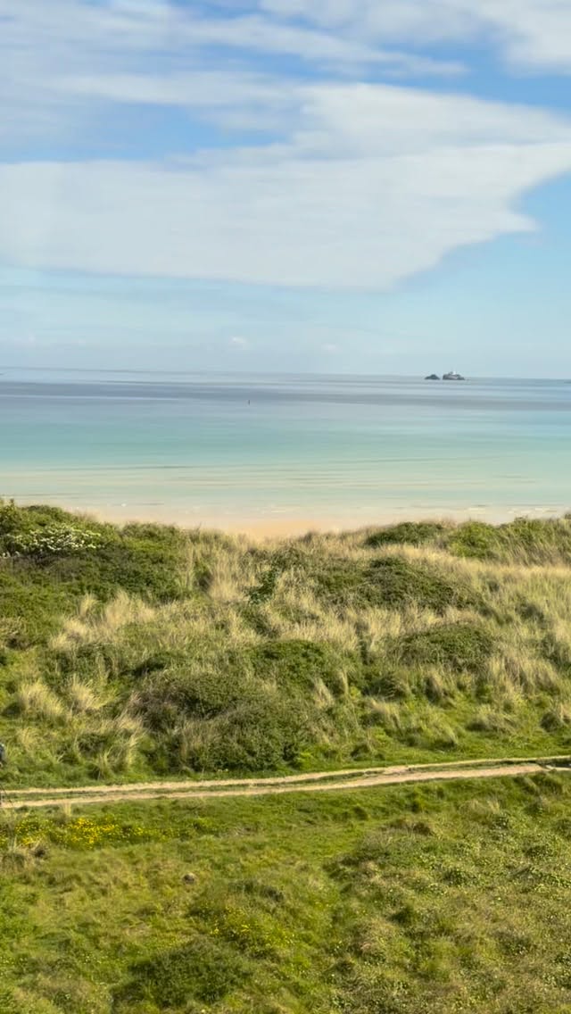 It's Chris' birthday today so we headed over to St Ives for a spot of lunch. As you can see, the weather was glorious.
We took the train from St Erth which is something we always recommend to our guests. It saves you the hassle of trying to find a parking space in town and it's a delightful ride.
#stives #lovestives #cornwall #explorecornwall #cornwallholiday