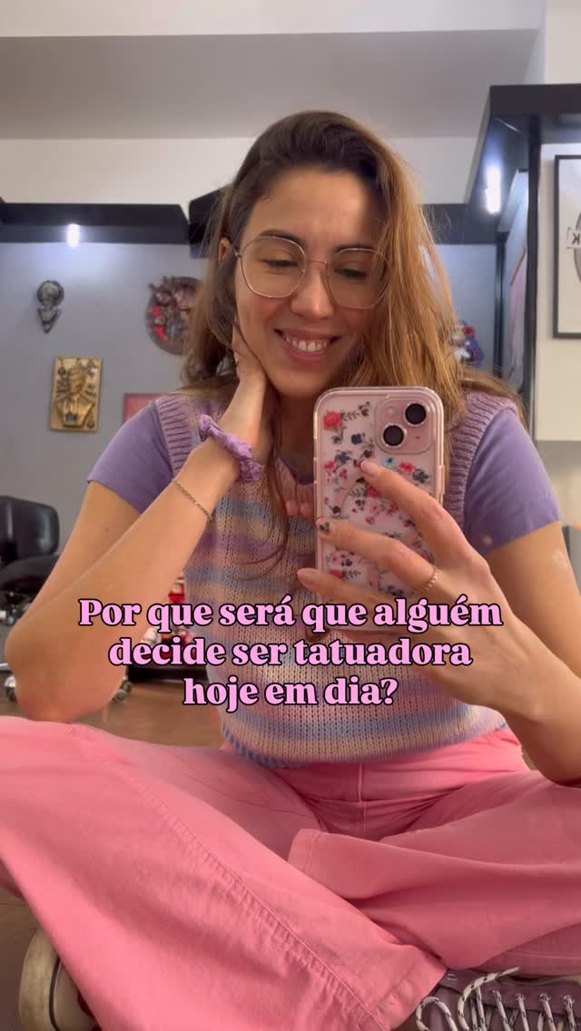 Tem dias difíceis que me pergunto porque decidi pela vida instável de tatuadora, mas aí chega uma cliente que me lembra o motivo 💖
#tatuadora #vidadetatuador #portotattoo