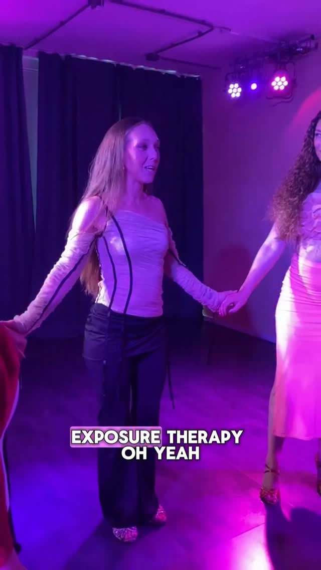 One of my students told me before today’s video shoot:
‘I need this exposure therapy.’
And honestly… that is exactly why we do this. ❤️🔥
Not because every woman dreams of being filmed.
Not because confidence magically appears overnight.
But because growth happens when we gently step into the things that scare us a little.
Being seen.
Taking up space.
Dancing alone.
Watching yourself on camera.
Feeling nervous… and doing it anyway.
Inside a safe room.
Surrounded by supportive women.
An encouraging videographer.
A caring coach.
A community cheering each other on instead of competing.
That is where something shifts.
Almost two years ago I started these classes without a dance group, without a crew, without a partner behind me.
It was terrifying.
And now?
This community of women is one of the biggest reasons why I continue. 💕
Watching women walk into the studio doubting themselves… and leaving stronger, freer, louder, softer, happier 👉 it means everything.
If you’ve been craving joy, expression, confidence, community or your own little “exposure therapy”… come join us at HAVEN AMS ✨
Upcoming drop-ins are waiting for you.