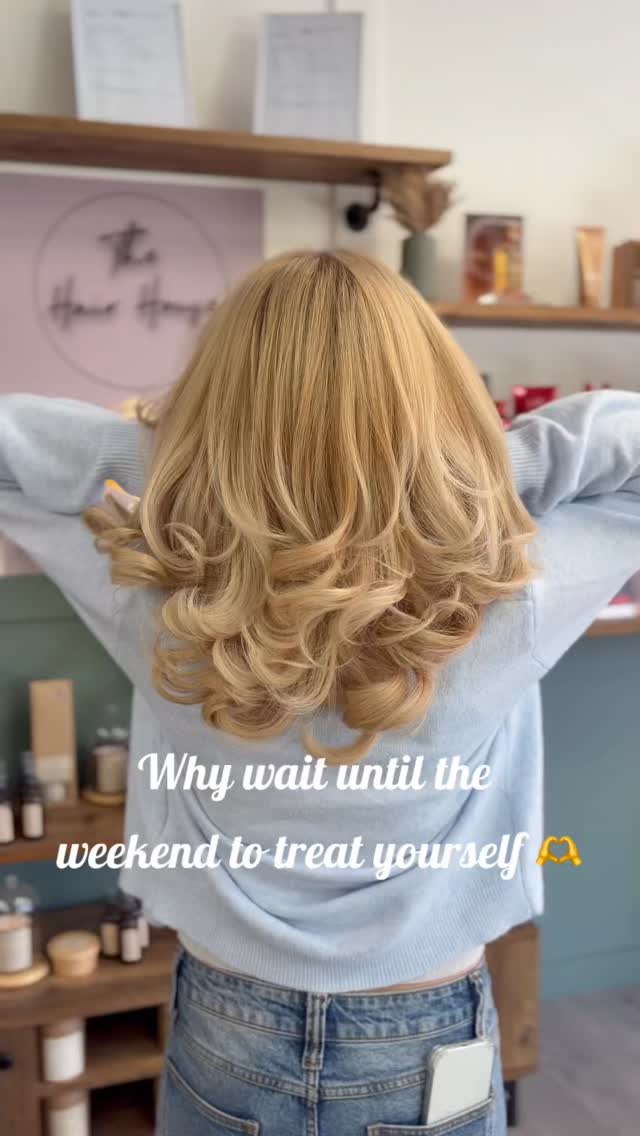 🙌Why wait until the weekend?
✨Treat yourself midweek - You deserve it!
✨Use the link in our bio too book your appointment now 🫶
#thehairhouse #newcastleunderlyme #hairtransformation #bouncyblowdry