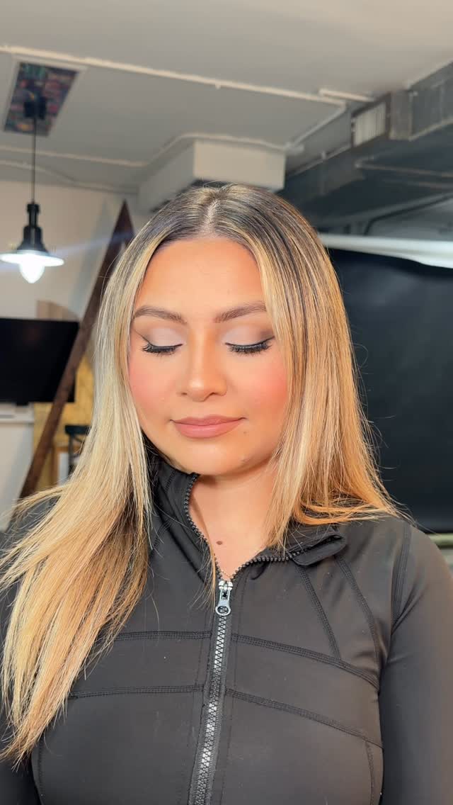 Ayyyyeee my babes is Graduating!!! Congratulations Jaiden! We also celebrated me doing your makeup for a whole decade!!! I LOVE YOU!!! @_jmarinnn
•
#makeup #naturalbutsnatched #mua #phoenixmakeupartist