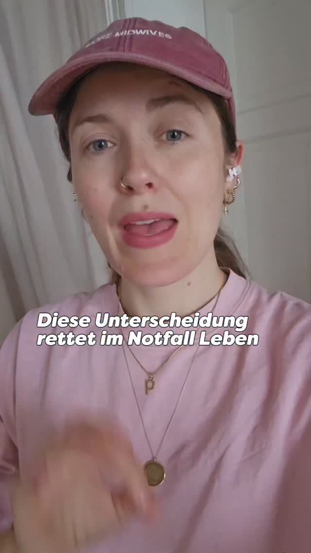 Unbedingt an Großeltern, FreundInnen und alle, die dein Kind zeitweise beaufsichtigen, weiterleiten!
Mit dem Spruch: "rot und laut - alles gut, blau und leise - helfen" kannst du dir die Unterscheidung vielleicht gut merken :)
👩⚕️Ich bin Ärztin, Still- Schlaf- und Beikostberaterin und Mama von zwei Kindern. Folg mir gerne für mehr Tipps und Wissen für die Baby- und Kleinkindzeit.
❌️Disclaimer: die Posts auf diesem Profil dienen der allgemeinen Informationen und stellen keinen medizinischen Rat dar. Ich bin Ärztin, Interaktion oder Folgen dieses Accounts führt jedoch nicht zur Herstellung einer Arzt-Patient-Beziehung und ersetzt nicht den Rat der betreuenden ÄrztIn.