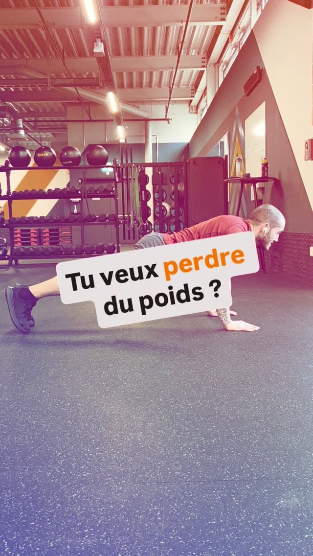 Ce n’est peut-être pas ce que tu crois.
Tu penses que :
tu ne fais pas assez de sport
tu manques de motivation
ton corps est “bloqué”
Mais dans la majorité des cas, le problème est ailleurs.
LES VRAIES RAISONS :
Tu manges “healthy”… mais trop
Tu sous-estimes tes portions
Tu compenses sans t’en rendre compte
Tu n’es pas en déficit calorique
Et sans déficit… pas de perte.
⚠️ IMPORTANT :
(Il existe aussi des cas spécifiques
comme des troubles hormonaux, des maladies ou des traitements médicaux
qui peuvent ralentir ou bloquer la perte de poids.)
Dans ces situations, un suivi adapté avec un professionnel de santé est essentiel.
Dans la majorité des cas, ce n’est pas ton corps le problème.
➡️ C’est ta stratégie.
Pas besoin de faire plus. Tu dois faire mieux :
Structurer tes repas
Comprendre tes portions
Être régulier(ère)
Si tu veux comprendre pourquoi TU ne perds pas
écris “CHECK” en commentaire et je t’envoie mon guide gratuit pour y voir plus clair 🔥
#coachingenligne
#perdredupoids
#transformationphysique
#changementdhabitudes
#nextform