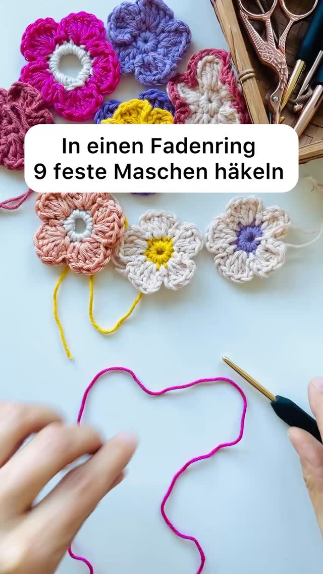 Kleine Häkelinspiration zum Muttertag 🌸🧶🥰. Vielleicht kommen zu den echten Blumen noch ein paar Häkelblümchen dazu 🌸💝. Viel Freude beim häkeln & verschenken 🎀
#häkeln #blumenliebe #häkelnmachtglücklich #muttertag #häkelanleitungen