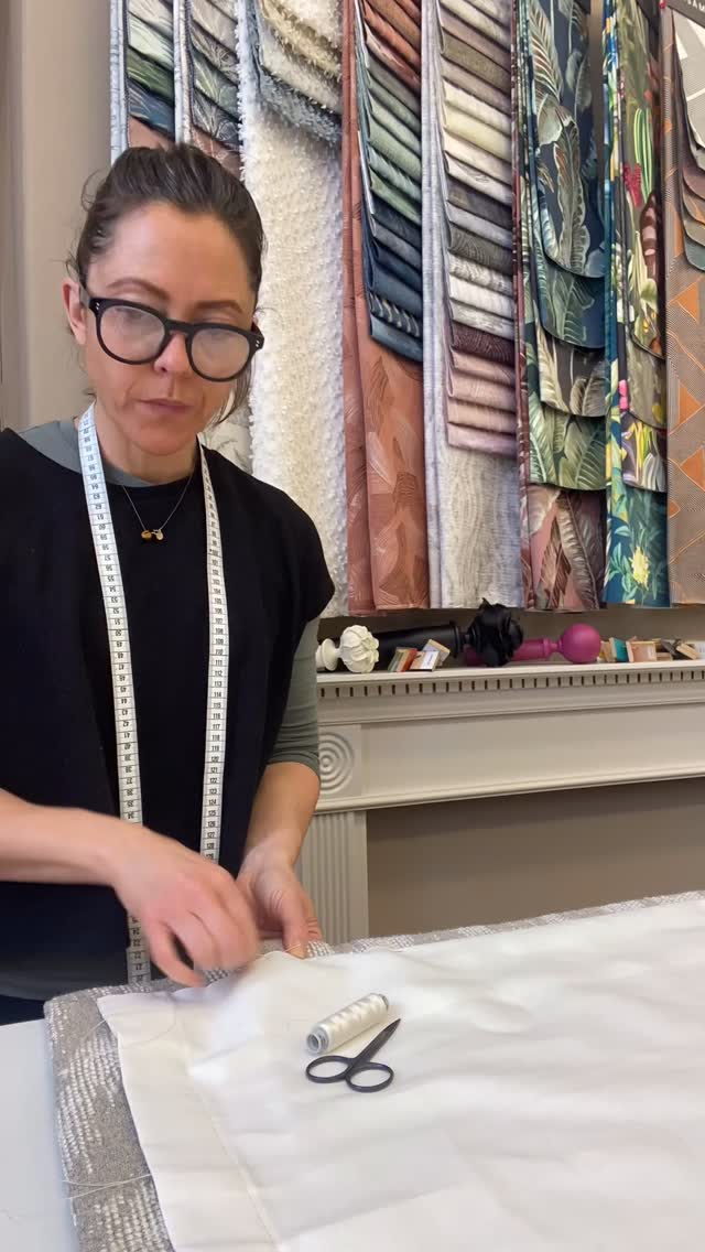 Luxury bespoke thermall interlined pencil pleat curtains made by hand in Bristol.
Fabric: @villanovafabric Zibar woven Boucle
Curtain maker: @zeal_interiors_
#bouclecurtains #bristolcurtainmaker #bristol #villanova #bristolinteriors
