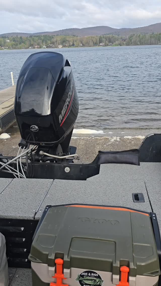 BFS Skooling was ON!!! What an amazing time in the Berkshires a few weekends back! A huge shout out to @bobbyroastbeef of @jigsandbigs for his wealth of knowledge in Bait Finesse techniques and his dedication to making it an amazing day! Anyone wanting some OTW time learning BFS, definitely reach out to Bobby @jigsandbigs !
#bfsfishing #multispeciesfishing #berkshirefishing #fishingobsession #finessefishing