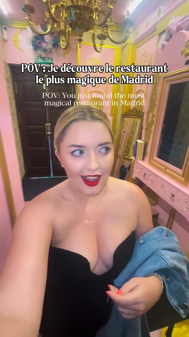 👉 On a aussi testé Los Secretos de Lola, le plus connu du groupe et honnêtement, grosse déception 🥹 On vous explique tout en story demain 👀
Si vous ne devez en choisir qu’un seul, c’est celui-ci !
Bienvenue dans un vrai décor de conte de fées 🏰
Ici, tout est pensé pour te plonger dans l’univers Disney : vaisselle, décors, ambiance 🥰
Ce restaurant appartient au groupe Fantasía, qui possède plusieurs restos à thème dans Madrid 🇪🇸
🍝 Côté food on retrouve tous les plats de nos héros favoris, les spaghettis de la Belle et le clochard, les lasagnes de Garfield, les arancini de Rémy … 🤩
⚠️ Réservation OBLIGATOIRE à l’avance, le restaurant est souvent complet
📍 Storyland - Calle de la Cava Alta, 12 – Madrid
Franchement, c’est le genre d’endroit où tu viens autant pour l’expérience que pour manger…
👉 Tu testerais ce resto ou pas ? 😏✨
_____
👉 We also tested Los Secretos de Lola, the most popular one from the group, and honestly… huge disappointment 🥹
We’ll explain everything in our stories tomorrow 👀
If you have to choose just one, THIS is the one! ✨
Welcome to a real fairytale setting 🏰
Here, everything is designed to immerse you in a Disney-like universe: tableware, decor, atmosphere 🥰
This restaurant belongs to the Fantasía group, which owns several themed restaurants across Madrid 🇪🇸
🍝 On the food side, you’ll find dishes inspired by our favorite characters: Lady and the Tramp’s spaghetti, Garfield’s lasagna, Remy’s arancini… 🤩
⚠️ Reservation is a MUST in advance — the restaurant is often fully booked
📍 Storyland – Calle de la Cava Alta, 12 – Madrid
Honestly, this is the kind of place you go to as much for the experience as for the food…
👉 Would you try this place or not? 😏✨
#madrid #disney #storyland #travel #lossecretosdelola