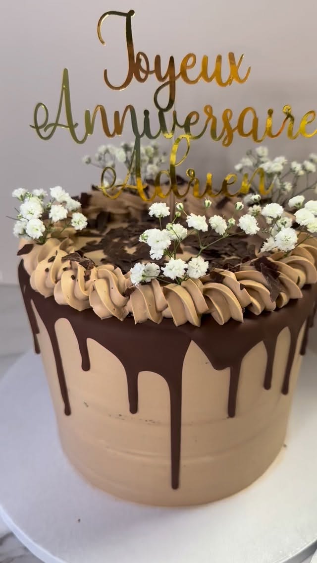 Team choco ou fruits ? 🍫🍓
Toppers: @paper_art_decorations
#sucreetcel #cake #ecublens #gateau #birthdaycake