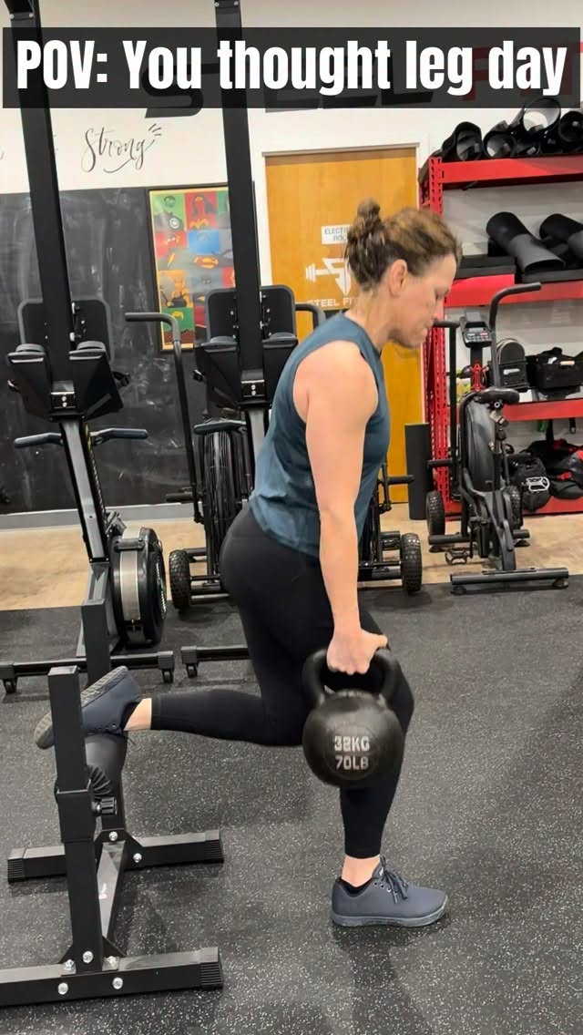 POV: You thought leg day was gonna be easy... 😅
Meet the Bulgarian Split Squat: #the exercise your legs HATE but your body NEEDS.
32 KG / 70 LB kettlebell. One leg. Zero mercy. 🔥
Here’s WHY this move is elite:
✅ Fixes left/right muscle imbalances
✅ Fires up glutes, quads, hamstrings & core — all at once
✅ Builds single-leg stability (which transfers to EVERY sport)
✅ No barbell? No problem. A kettlebell is all you need.
Most people skip this because it’s hard.
That’s exactly why you should do it.
Drop a 💪 if you’re adding this to your next leg day!
👇 SAVE this post so you don’t forget it on leg day.
🏋️ Filmed at @SteelFitnessct#
#LegDay #BulgarianSplitSquat #KettlebellTraining LegDayWorkout GlutesAndLegs StrengthTraining FitnessTips WorkoutMotivation GymLife FunctionalFitness UnilateralTraining SteelFit LegGains SquatVariations FitnessEducation