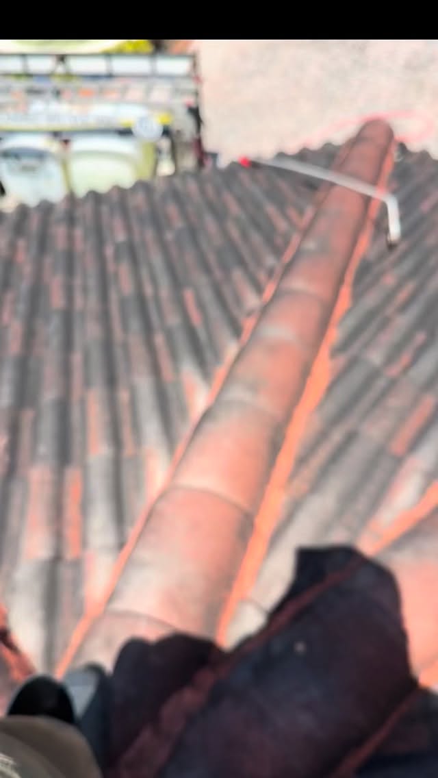 #pressurewashing #roofcleaning #softwashing #tnacleans #tnawedontplay call today for a free estimate 3053189961 www.tnacleans.com