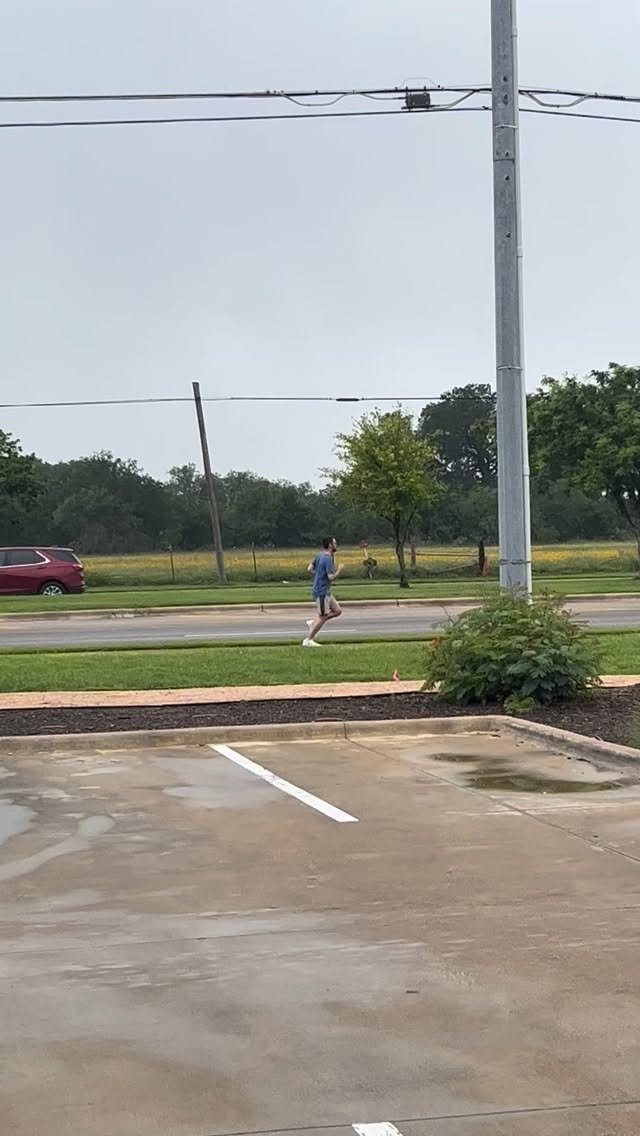 Getting out here and putting the work in on #saturday will change your life. Every day you show up, every time you choose to #workout is a WIN. We train for #strength we train to #shred and we train even when we would rather sleep instead.
#budatx
Link in bio for first class FREE