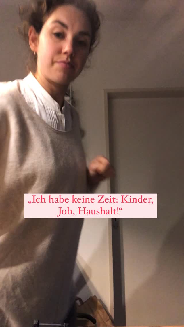 1 Woche lang begleite ich schon meine neuen Member in einer privaten WhatsApp Gruppe mit de erste tollen Ergebnisse nach kurzer Zeit, einige davon findet du in meiner Story. In der ersten Phase ging es in der Strong Core Challenge um:
✨Ziele
✨Körpergefühl
✨Nervensystem
✨Atmung
✨Zwerchfell
✨Core und Tiefenmuskulatur
✨Alltag
✨Druckmanagement
✨Körperhaltung
Ich habe dir für heute nun auch diese kleine Challenge mitgebracht. Wieviel Squats schaffst du an einem Tag beim Geschirrspühler ausräumen? Lass es mich in den Kommentaren wissen 💪🚀❤️