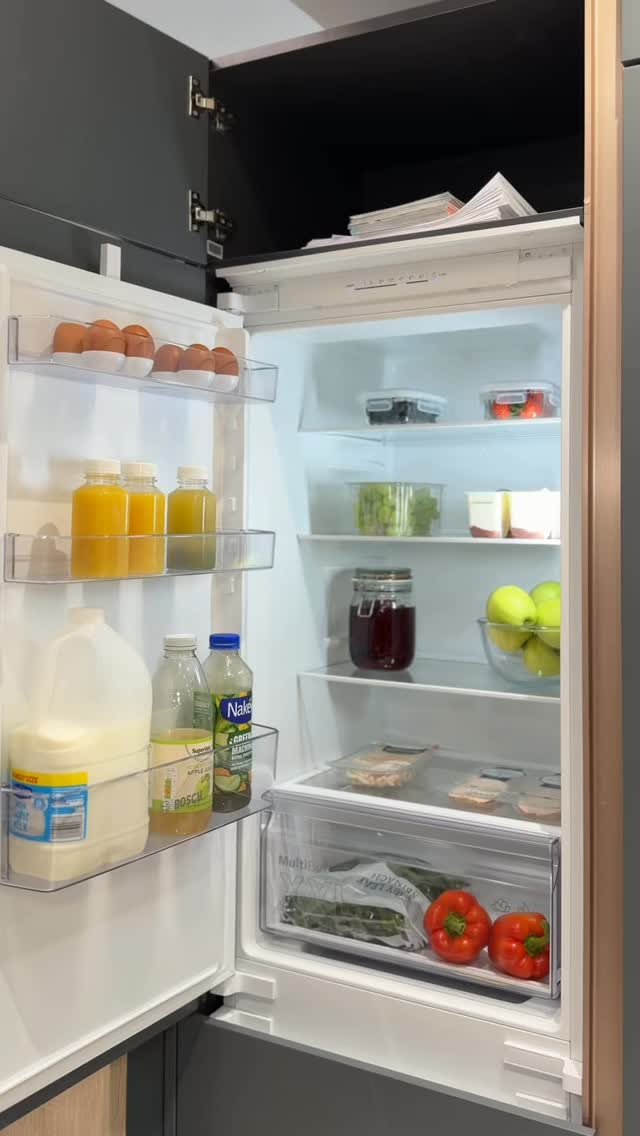 I was delighted to work with @boschhomeireland and @homeofinnovation.ie to put their new cooling range to the test with a 10-minute fridge reset.
We compared a standard built-in fridge with the Bosch built-in XL and XXL models, and the difference in capacity is seriously impressive. The XL offers 11% more space, while the XXL provides an incredible 45% increase in capacity.
As someone who regularly resets and restocks fridges, I know how important it is to maximise every inch of space. A well-organised fridge not only looks better but also helps reduce food waste and makes everyday life that bit easier.
With the XL and XXL models, there’s so much more room for fresh food, meal prep, and bulk shopping - everything has a place (the dream!), and nothing gets lost at the back.
Take a look at what we managed to fit during the reset - the difference speaks for itself. So satisfying