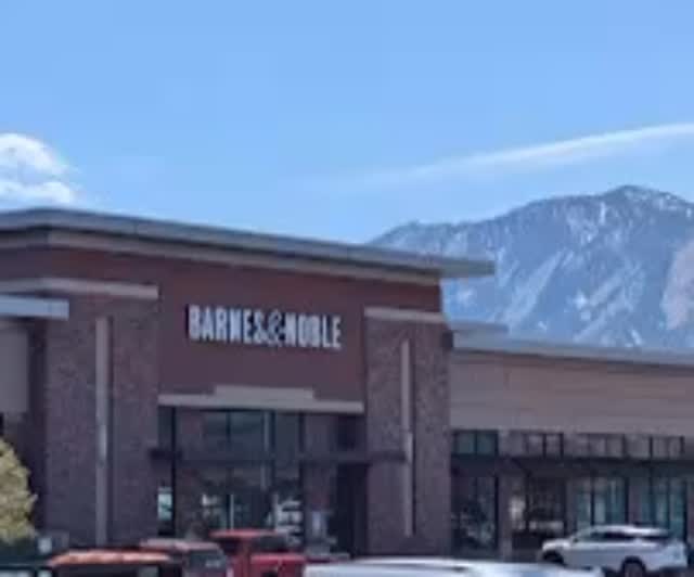 Happy Mother’s Day from Boulder! 🌷📚
Today I’m celebrating moms everywhere with a book signing at Barnes & Noble from 11–2 PM — and most especially my mom, Neata Arnbrister, who is featured in my book, Four Women and a Mountain.
She believed in my dream of coming to University of Colorado Boulder as a Buff ski team athlete, and her support helped shape this entire journey. 💛🏔️
So excited to meet new grads, fellow Buffs, mountain lovers, and readers today in Boulder. Come say hi and celebrate the women, stories, and legacies that inspire us all! ✨#cuboulder #universityofcoloradoboulder #fourwomenandamountain_ #booksigning AA