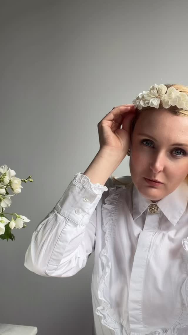Des détails délicats,
de la lumière,
et quelques pétales à porter.
Fait main en France.
#mariée #boucledoreille #mariage2026 #fleursdeprintemps