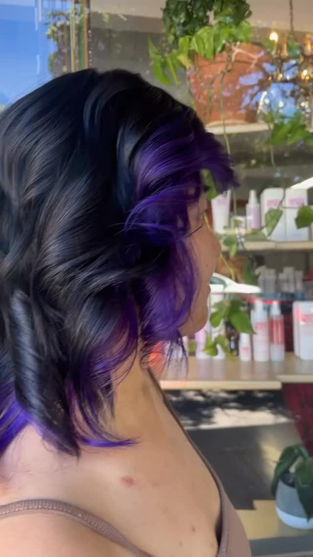 Super cute pop of color 💜
Let’s make everyone Vibrant!
DM or Book threw Link in Bio 🤘
Model @reginarachelphalange
Color @pravana
Style @randco
#purple #cute #behindthechair #sanjosehairstylist #purplehair