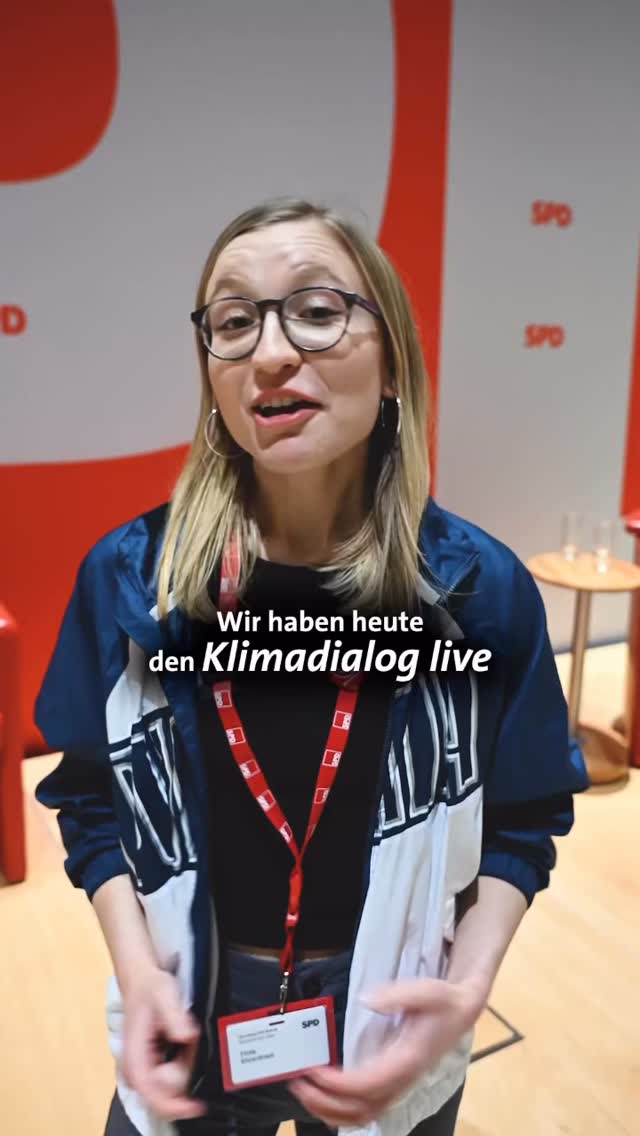 Rückblick auf den Klimadialog Live 🙌
Am 24.03.26 haben wir im Willy-Brandt-Haus sozialdemokratische Klimapolitik mit Leben gefüllt. Vom Bundesumweltminister @schneidercar_spd bis zum Basismitglied, von der Aktivistin bis zum Gewerkschaftsvorstand, haben wir gemeinsam Impulse für das neue SPD Grundsatzprogramm gesammelt🌹✊
Was dabei rumgekommen ist? Das findet ihr jetzt in unserem Ergebnisbericht auf spdklimagerecht.de/spd-klima-dialog oder unter dem Link in unserer Bio. Schaut rein! 👀
#Klima #Klimagerecht #Klimapolitik #Transformation #Sozialdemokratie❤️