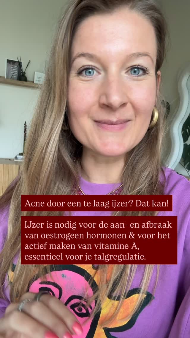 Een te laag ijzer kan op 3 manieren acne veroorzaken:
👉 Minder actief vitamine A en daardoor slechtere talgklierfunctie
👉 Zwakkere darmwand met als gevolg meer systemische ontstekingen en meer huidontstekingen
👉Oestrogeen dominantie met acne op kin en kaak.
IJzer zomaar aanvullen is geen goed idee omdat ijzer juist ontstekingen en slechte pathogenenkan voeden!
De eerste vraag is dus ‘’waarom gaat het niet goed met ijzer?’’ en hoe los je dat op.
Alles daarover in de podcast aflevering van vandaag!
Reageer met ‘’podcast’’ en de podcast link komt naar je toe 🤍